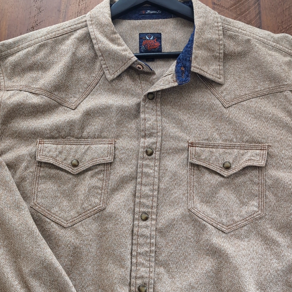 Moonshine Spirit. Extra large tan long sleeve Pearl snapshirt